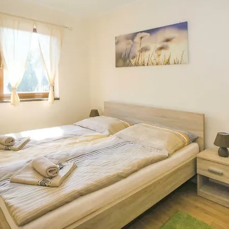 Three-bedroom In Lejlighed