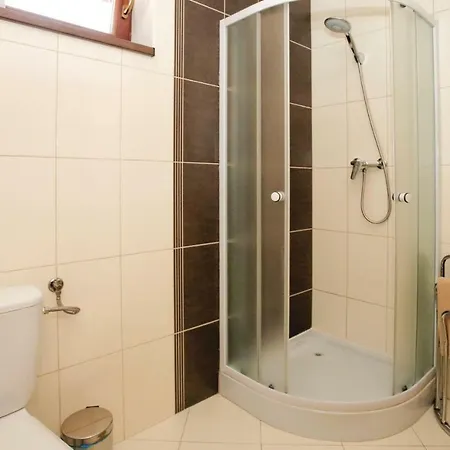 Three-bedroom In Lejlighed