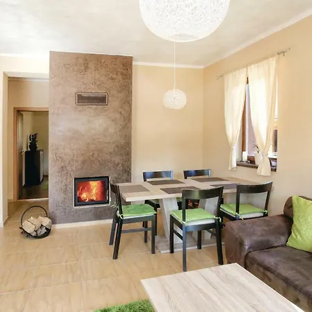 Three-bedroom In Lejlighed *